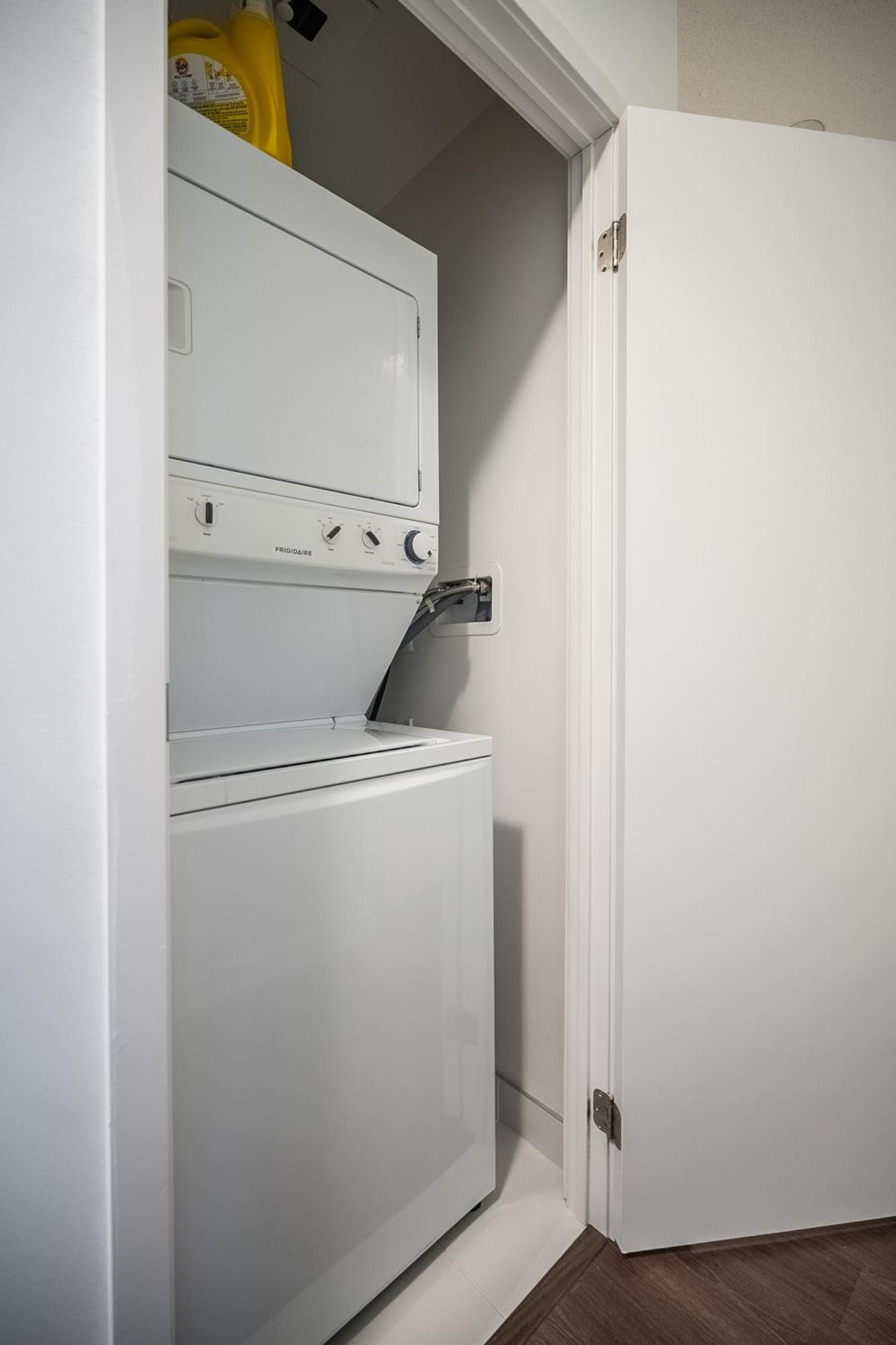 Modern Dunfield Ave Condos By Globalstay Toronto Extérieur photo