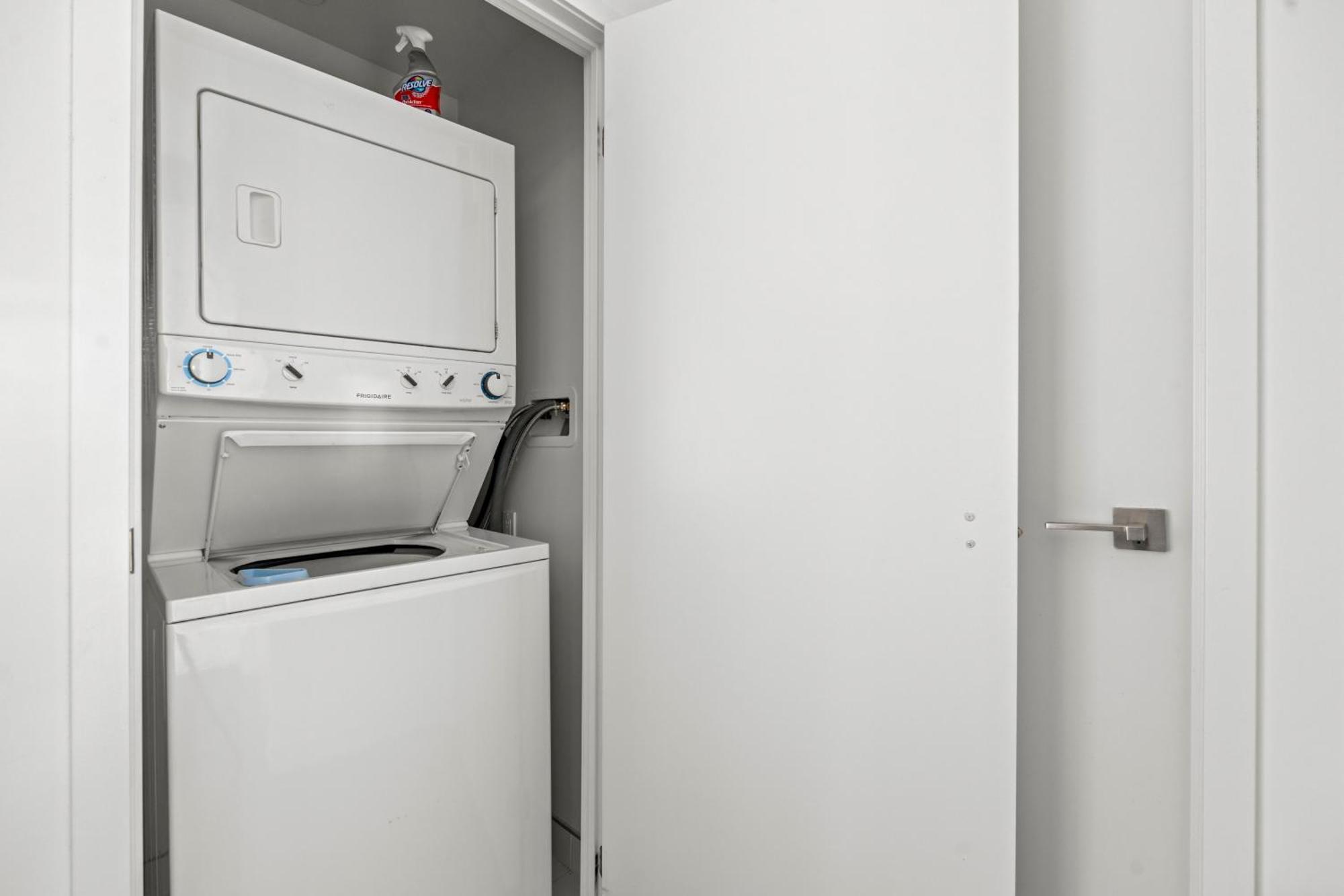 Modern Dunfield Ave Condos By Globalstay Toronto Extérieur photo